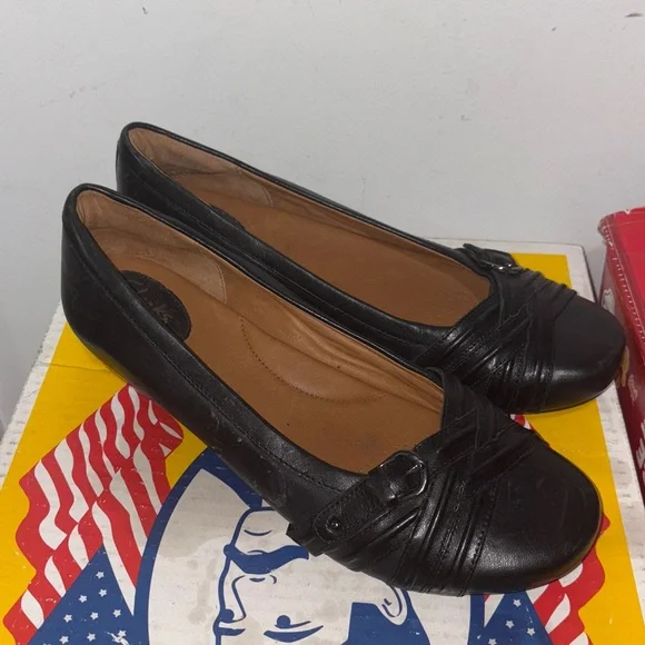 Clarks Black Leather Ballet Flats with Decorative Strap - Picture 3 of 6